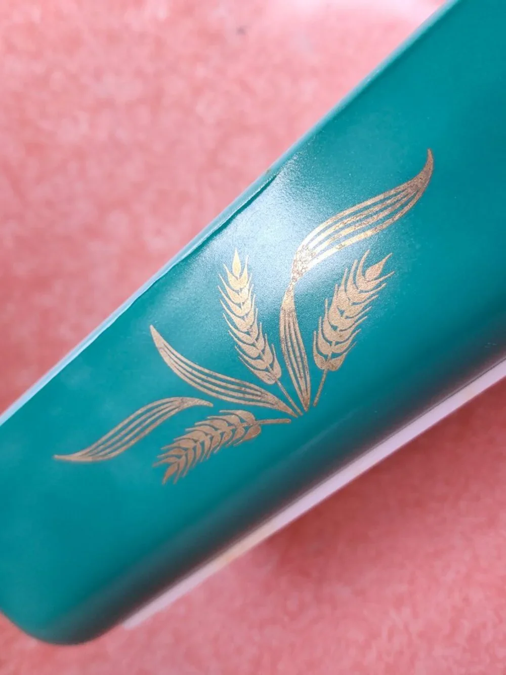 Pyrex green wheat 575 with lid